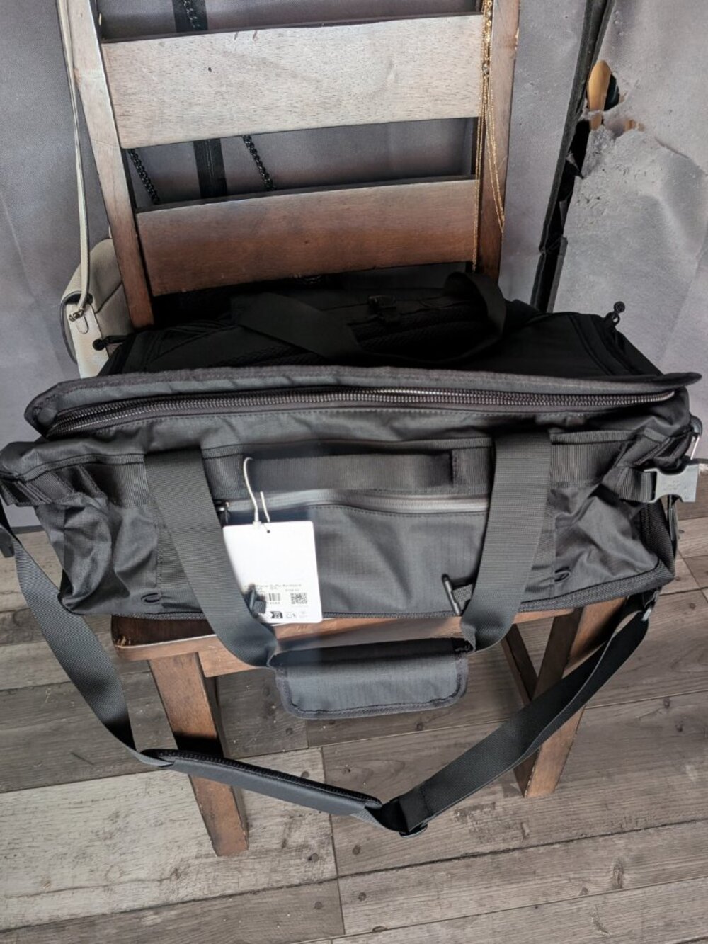 NWT lululemon 2-in-1 Travel Duffle Backpack 45L Black Travel Gym Bag - Picture 11 of 13